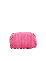 Bolso tipo clutch color fucsia de pana con cierre de cremallera y forro de poliéster.