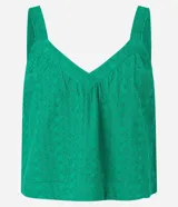 Blusa corta color verde esmeralda, con escote en pico y tirantes medianos con abalorios. Confeccionada en tejido laise texturizado y elástico en la espalda.