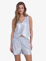 Chaleco sastrero plateado de poliéster con botones y forro interior.