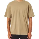 Remera color beige de corte cuadrado y cuello redondo.