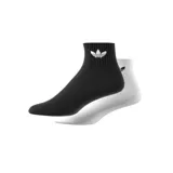 Pack de dos pares de medias Adidas Techfit de corte tobillero, un par de color blanco con logo de zapatilla y otro par de color negro.