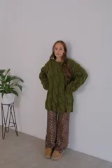 Pantalón de lanilla con estampado animal print de leopardo en tonos marrones. Corte recto y cintura alta.