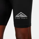 Short de running Nike Trail Lava para hombre, color negro con logo reflectivo en la pierna izquierda.