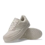 Championes urbanos Miss Carol modelo Delfi, color beige con suela blanca.