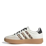 Championes Adidas Barreda color blanco con detalles en animal print y suela color caramelo.