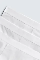 Pack de tres slips negros de algodón con cintura elástica.