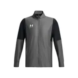 Campera deportiva Under Armour negra con cierre frontal, cuello alto y logo blanco en el pecho.