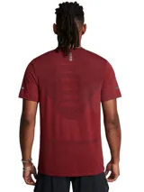 Remera deportiva gris jaspeado de corte clásico, con cuello redondo y mangas cortas. Confeccionada con tejido de punto transpirable y tecnología seamless para mayor comodidad.