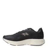 Championes New Balance Training Ctlyst, color negro con logo en animal print y suela blanca.
