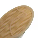 Championes Adidas Campus 00s, color negro con las tres tiras laterales en blanco y suela color caramelo.