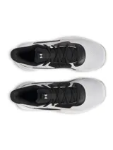 Championes de básquet Under Armour UA Jet 23, color negro con detalles dorados y suela blanca.