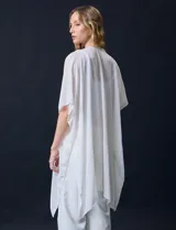 Kimono negro de gasa con apliques de brillos, marca Jessica Mc Clintock.