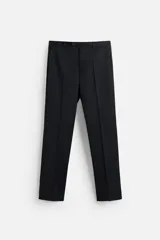 Pantalón de vestir negro de lana, corte recto, con bolsillos laterales y traseros de ojal con botón.