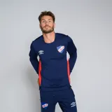 Buzo deportivo Umbro del Club Nacional de Football, modelo Premier, color azul marino con detalles en blanco en los puños y paneles laterales en rojo. Presenta el escudo del club en el pecho.