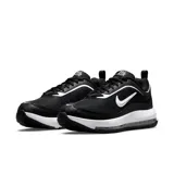 Championes Nike Air Max AP negros con detalles en blanco y plateado.