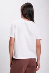 Remera blanca de algodón con la palabra 'Paris' estampada en plateado.
