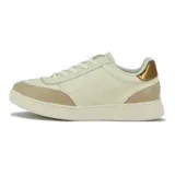 Zapatillas blancas de dama con diseño minimalista, cierre de cordones y suela blanca.