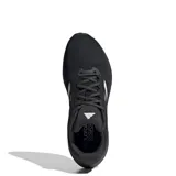 Championes Adidas Cloudfoam Move negros con las tres tiras blancas.