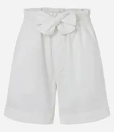 Bermuda clochard blanca de sarga de algodón, con cintura elástica, lazo en la cintura y ruedo doblado.