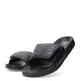 Chanclas blancas de hombre marca Umbro, modelo New Retro. Poseen una faja ancha con ajuste de velcro y el logo de la marca en color negro. La suela es anatómica y de material sintético.