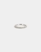 Anillo plateado con strass.