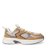 Championes estilo running color tostado con detalles en gris y suela blanca con detalles en negro.