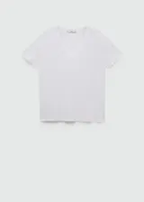 Remera negra de manga corta con cuello en V.