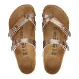 Sandalias Birkenstock modelo Mayari, color marrón metalizado, con dos correas ajustables con hebilla y tira entre los dedos. Plantilla anatómica de corcho y látex.