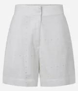 Short blanco de cintura alta confeccionado en laise con bordados calados.