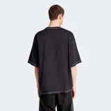 Camiseta Adidas Originals negra de corte holgado con cuello redondo acanalado y logo del trifolio bordado en el pecho.