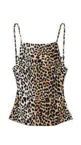 Top con estampado animal print, breteles finos y escote recto.