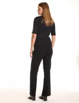 Buzo tejido negro de manga corta con cuello a la base adornado con apliques de strass.