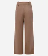 Pantalón recto de cintura alta, confeccionado en terciopelo cotelé color beige, con trabillas en la cintura, cierre tradicional y bolsillos delanteros.