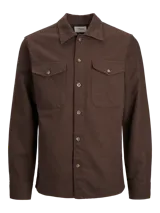 Sobrecamisa marrón de manga larga con cuello de camisa, cierre con botones, dos bolsillos frontales con solapa y corte recto. Marca Jack & Jones.