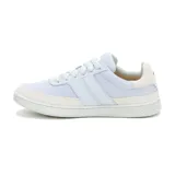 Zapatillas urbanas Caterpillar Pause Retro Canvas color celeste con detalles en blanco.