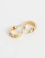 Aros tipo argolla dorados con incrustaciones de strass.