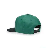 Gorra Vans verde con visera plana negra y logo bordado en blanco.