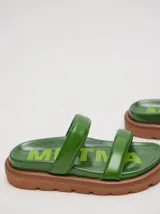 Sandalias verdes de cuero vacuno brillante con plataforma marrón de 3 cm.