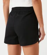 Short runner naranja de lyocell con cintura elástica ajustable con cordón y bolsillos laterales.