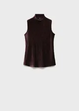 Camiseta sin mangas de terciopelo marrón chocolate con cuello perkins y corte recto.