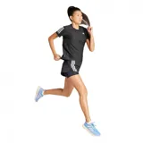 Remera deportiva Adidas Own The Run para mujer, color negro con tres tiras blancas en las mangas y logo blanco en el pecho.