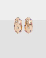Aros argolla dorados con incrustaciones de strass en tonos blanco, rosa y violeta.
