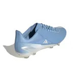 Championes de rugby Adidas RS15 Pro FG, color celeste con detalles en blanco. Diseñados para terreno firme, con antepié de cuero Fusionskin sin costuras, alas de estabilidad rígidas y suela Speedframe.