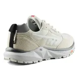 Championes Hi-Tec Silver Shadow, edición especial 50 aniversario. Diseño clásico en blanco, gris y negro con detalles en rojo.