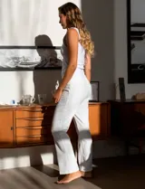 Pantalón cropped de crepe elastizado, color blanco, marca Hope & Harlow.