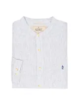 Camisa celeste a rayas verticales, de corte regular fit y cuello mao.