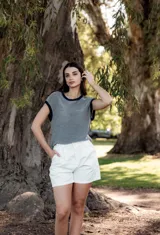 Blusa tejida a rayas horizontales, de corte suelto y oversize.