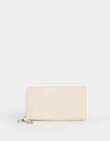 Billetera color crema, formato fichero, de tela deportiva con cierre estampado y puller de cordón y goma.