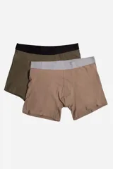 Pack de dos bóxers lisos, uno color beige y otro negro, con cintura elástica con logotipo.