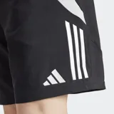 Short deportivo Adidas Tiro 24, color negro con detalles en blanco. Presenta el logo de Adidas y las tres rayas características de la marca en el lateral. Confeccionado con tecnología Aeroready para mantener la frescura durante la actividad física.